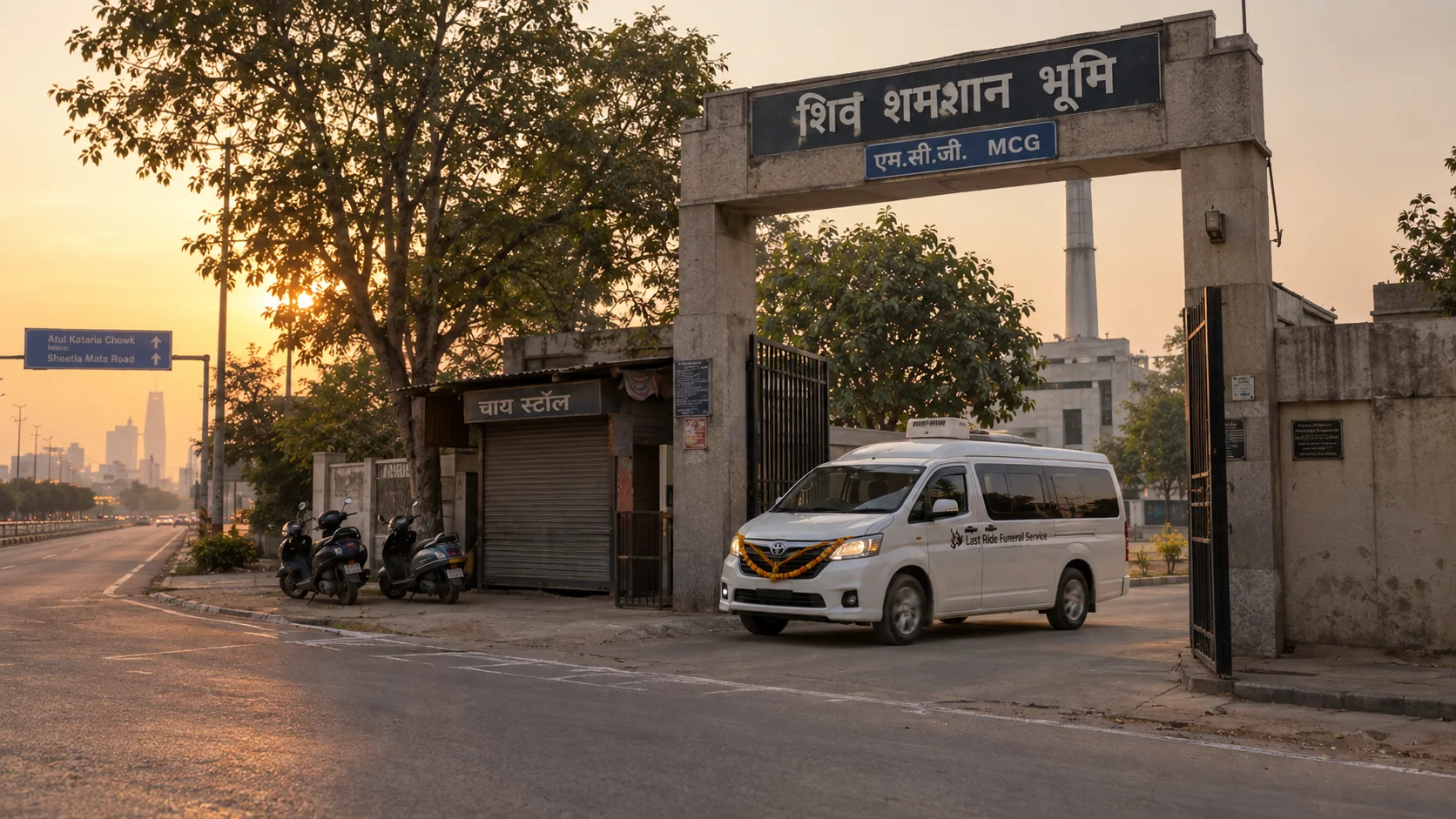 LRF hearse van approaching the Shiv Shamshan Bhumi gate near Atul Kataria Chowk, Sector 17, Gurgaon
