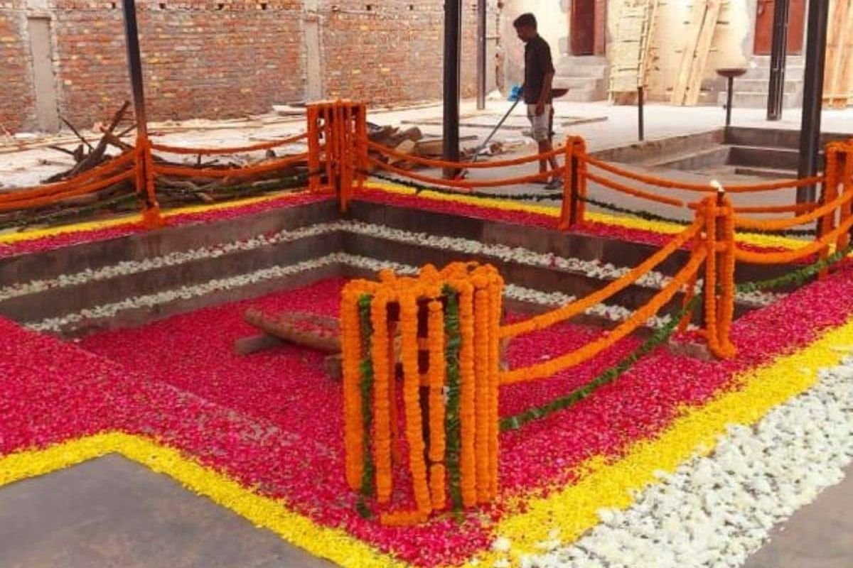 Green Park Shamshan Ghat wood-pyre platforms in South Delhi